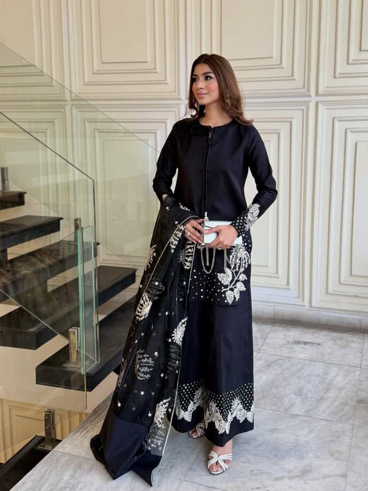 Haniya Embroidered 3pc